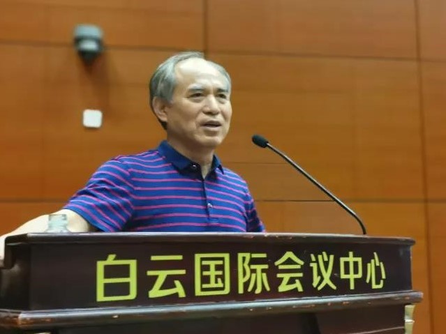 中國建筑裝飾協(xié)會地坪分會執(zhí)行會長秘書長余春冠 中國建筑裝飾協(xié)會地坪分會執(zhí)行會長秘書長余春冠