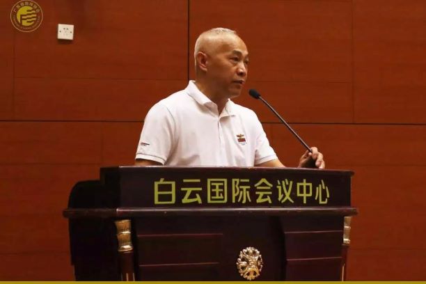 中國建筑裝飾協(xié)會分會執(zhí)行會長吳立才 中國建筑裝飾協(xié)會分會執(zhí)行會長吳立才