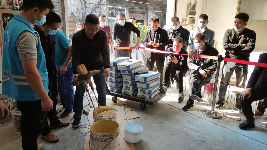 澳恒楊總示范砂漿攪拌操作要點 澳恒楊總示范砂漿攪拌操作要點