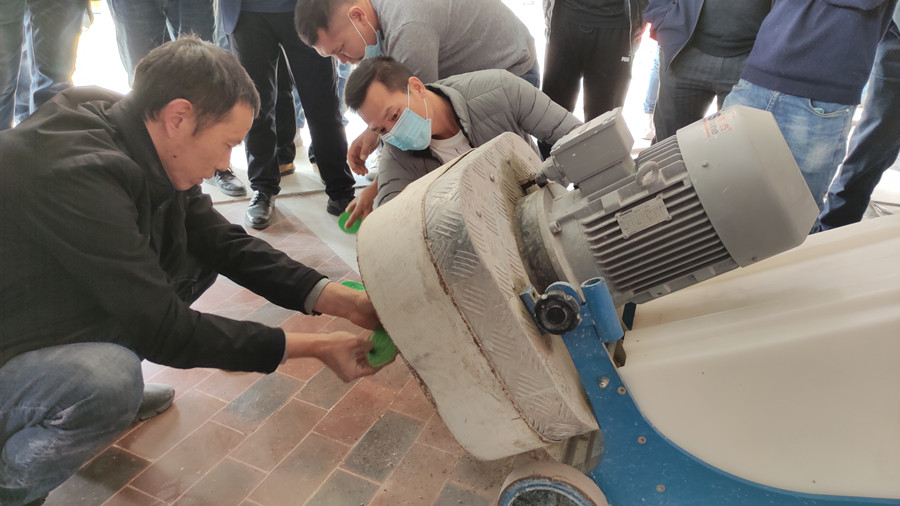 學員更換磨片 學員更換磨片