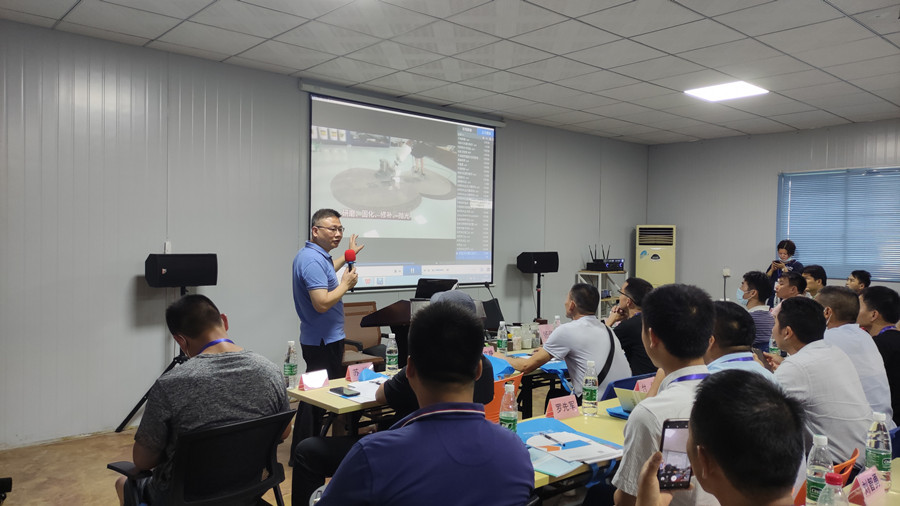 澳恒楊總為大家講解理論知識(shí) 澳恒楊總為大家講解理論知識(shí)