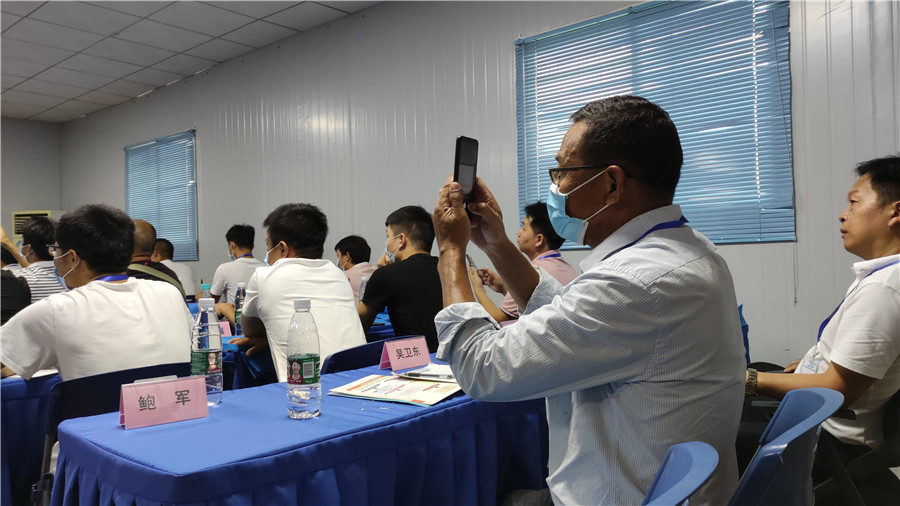 學(xué)員認(rèn)真聽講 學(xué)員認(rèn)真聽講