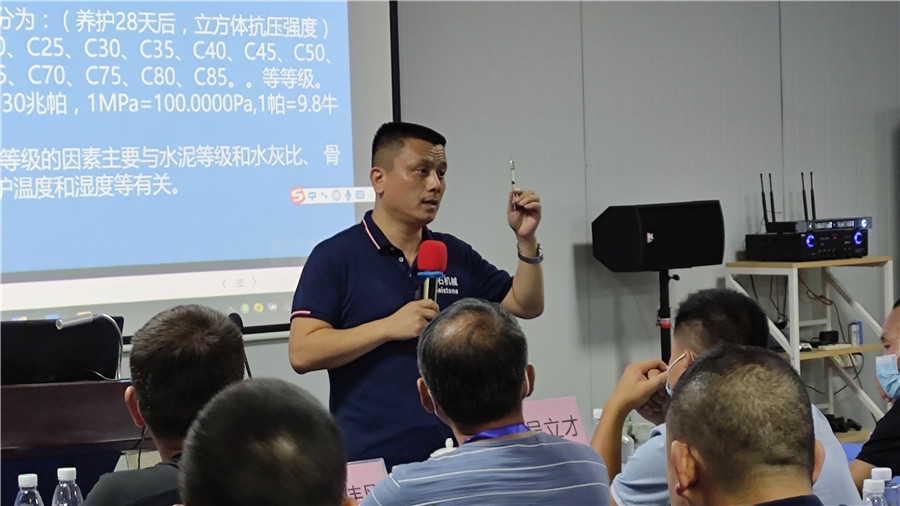 美石龔總為大家講解理論知識(shí) 美石龔總為大家講解理論知識(shí)