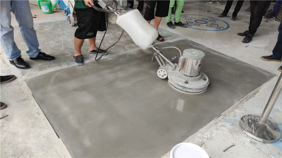 自流平水泥拋光成鏡效果初顯 自流平水泥拋光成鏡效果初顯