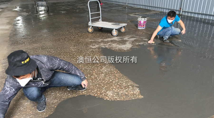 無明水后,批刮910快速修補(bǔ)自流平水泥 無明水后,批刮910快速修補(bǔ)自流平水泥