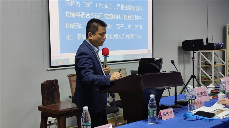 龔總講解地坪研磨固化、拋光成鏡等理論知識(shí) 龔總講解地坪研磨固化、拋光成鏡等理論知識(shí)