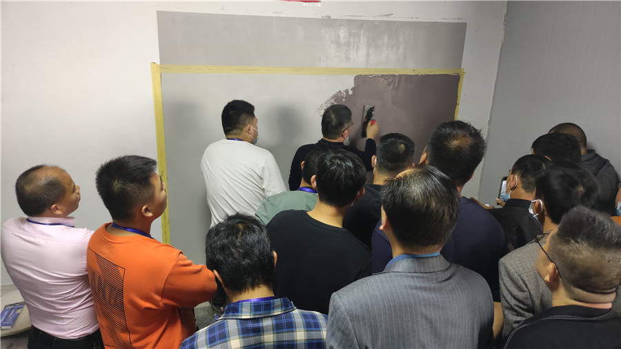 澳恒楊總講解微水泥批刮操作要點(diǎn) 澳恒楊總講解微水泥批刮操作要點(diǎn)