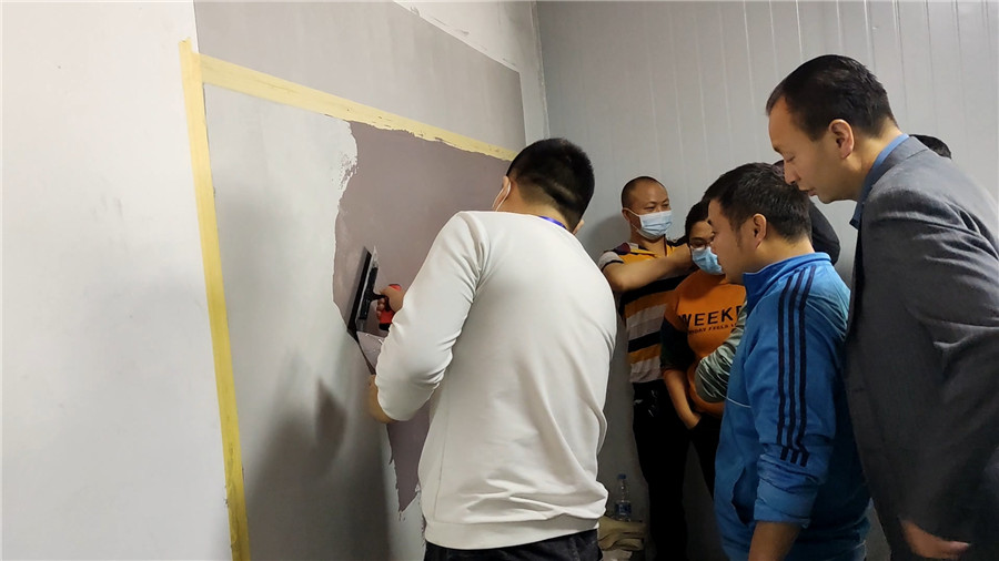 學(xué)員微水泥批刮實(shí)操 學(xué)員微水泥批刮實(shí)操