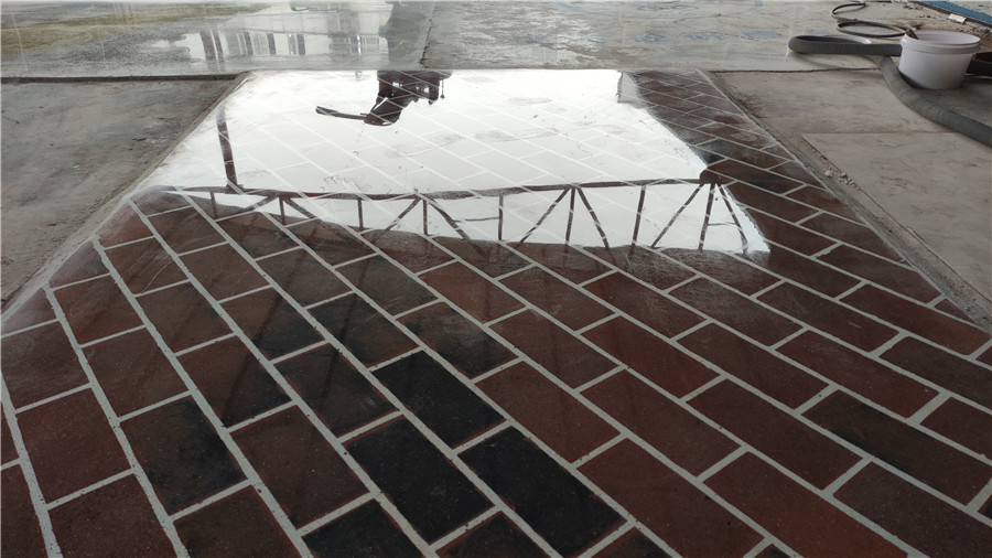 拋光后的紅磚呈鏡面效果 拋光后的紅磚呈鏡面效果