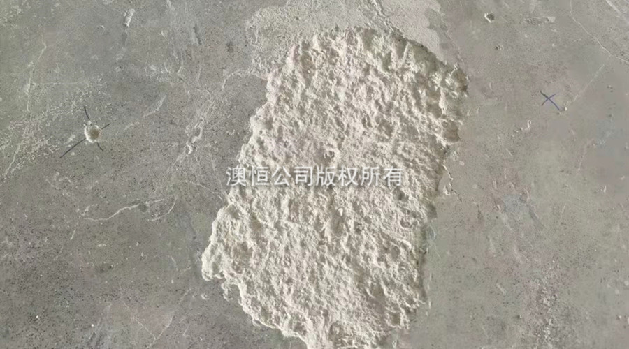 翻新前的地面 翻新前的地面