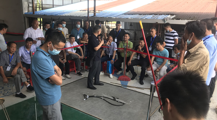 無(wú)機(jī)磨石微水泥培訓(xùn)現(xiàn)場(chǎng) 無(wú)機(jī)磨石微水泥培訓(xùn)現(xiàn)場(chǎng)