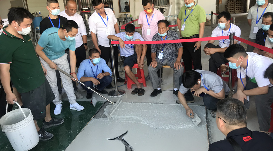 學(xué)員攤鋪實(shí)操現(xiàn)場(chǎng) 學(xué)員攤鋪實(shí)操現(xiàn)場(chǎng)