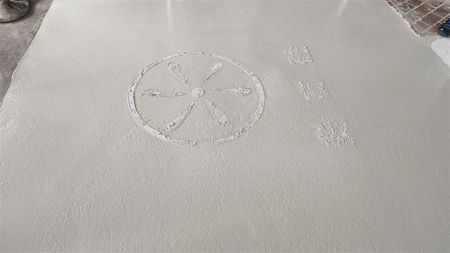 無機(jī)磨石攤鋪完成 無機(jī)磨石攤鋪完成