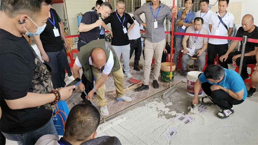 學(xué)員攤鋪實(shí)操 學(xué)員攤鋪實(shí)操