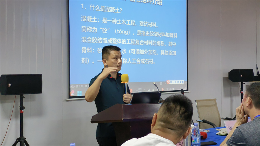 美石龔總為大家講解理論知識 美石龔總為大家講解理論知識