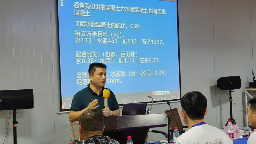 美石龔總為大家講解理論知識(shí) 美石龔總為大家講解理論知識(shí)