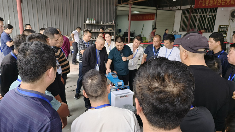 研磨修補(bǔ)實(shí)操現(xiàn)場(chǎng) 研磨修補(bǔ)實(shí)操現(xiàn)場(chǎng)