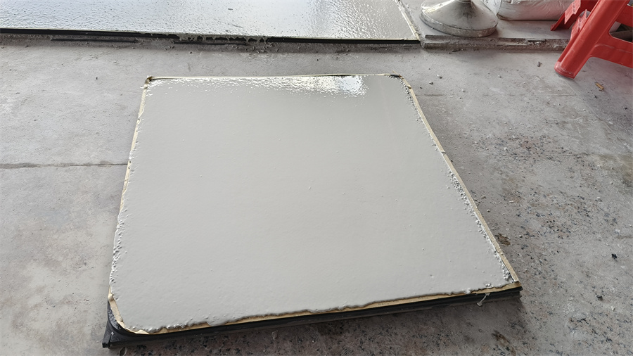 升級(jí)版水磨石攤鋪完成 升級(jí)版水磨石攤鋪完成