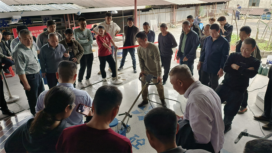 學(xué)員實(shí)操無(wú)機(jī)磨石拋光