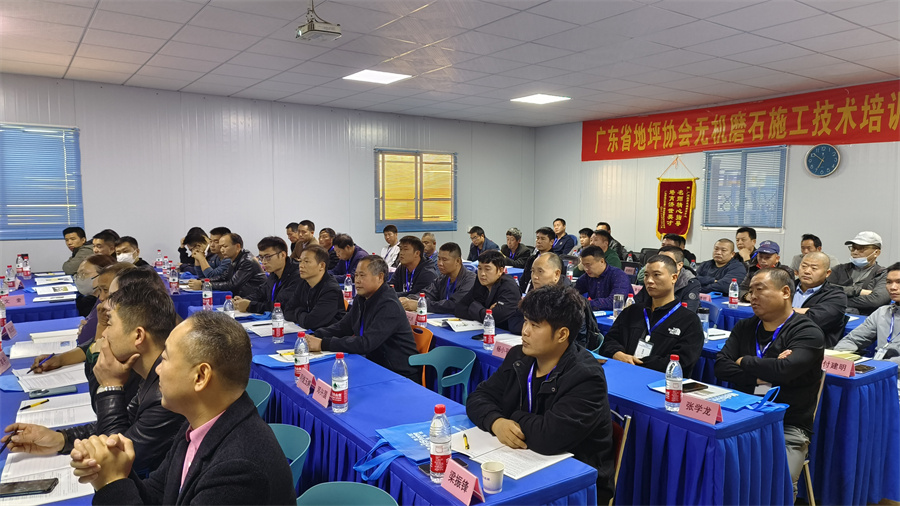 培訓學員認真聽講 培訓學員認真聽講