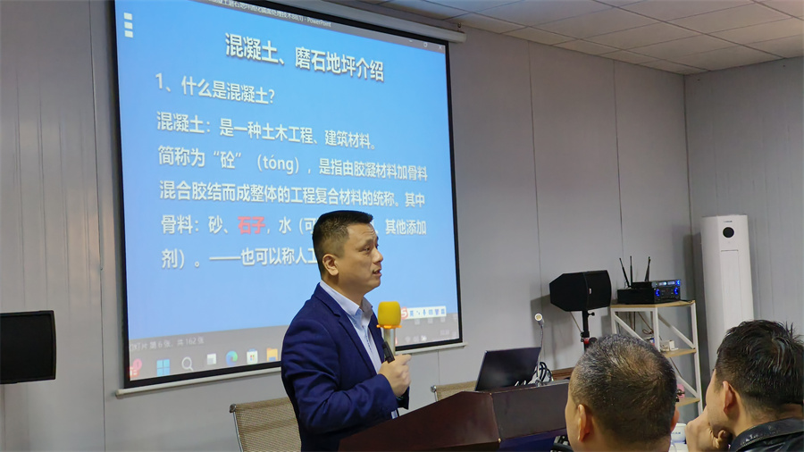 美石龔總為大家講解理論知識 美石龔總為大家講解理論知識