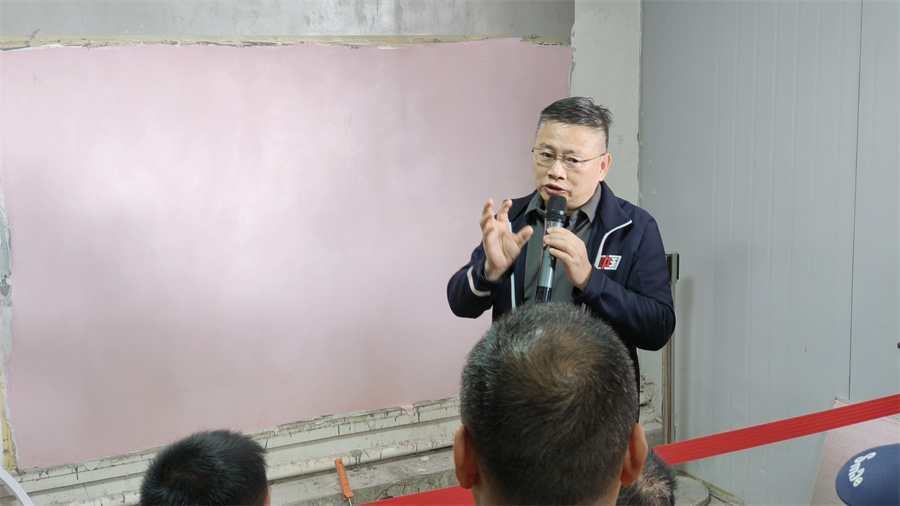 澳恒楊總講解微水泥批刮要點 澳恒楊總講解微水泥批刮要點