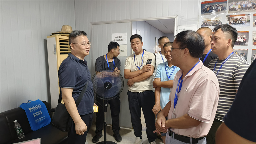 老師、學(xué)員相互交流